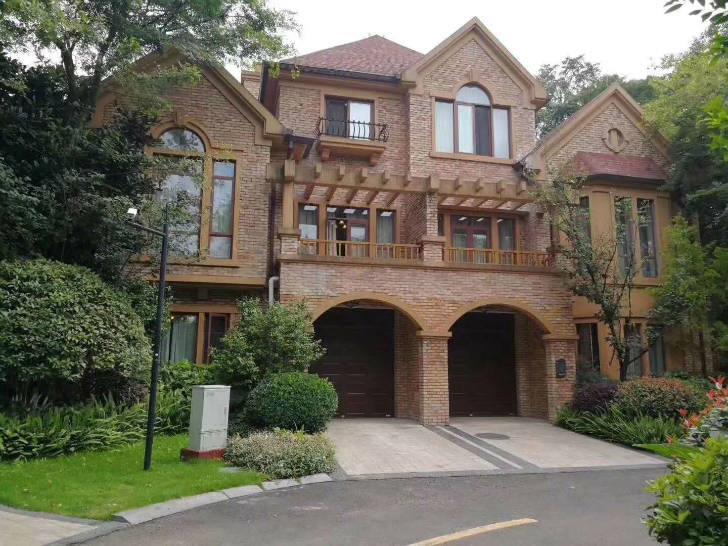 别墅369万278平米峨眉山与湖临湖大独栋私家码头性感渔翁在家钓鱼